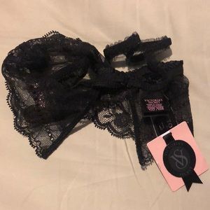 Opalescent lace cuffs